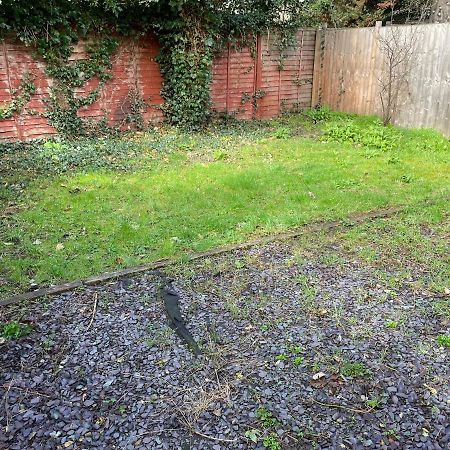Super Convenient For Central London - Large 2 Double Bed Apartment 30 Seconds Walk To Platform Train Station And 19 Mins To London Waterloo Exteriér fotografie