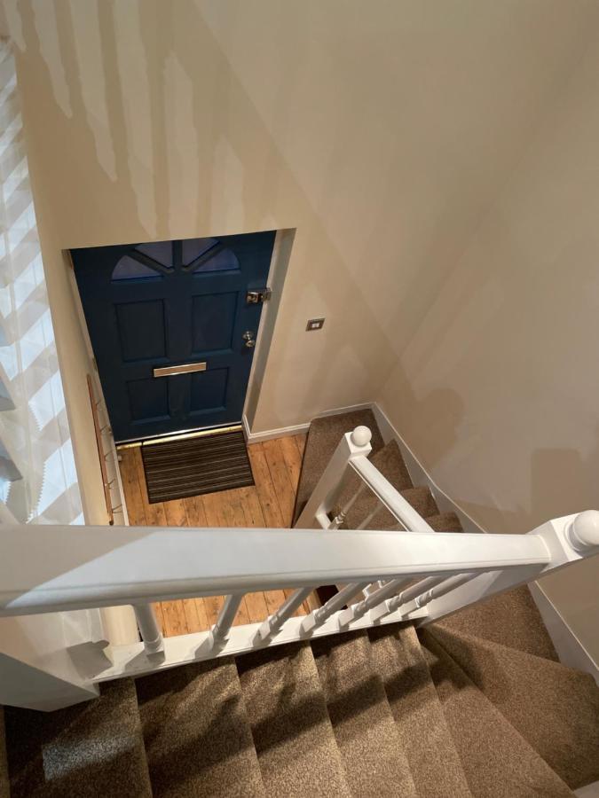 Super Convenient For Central London - Large 2 Double Bed Apartment 30 Seconds Walk To Platform Train Station And 19 Mins To London Waterloo Exteriér fotografie